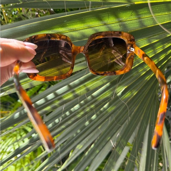Kendall Amber Cloud Sunglasses - Picture 14 of 15